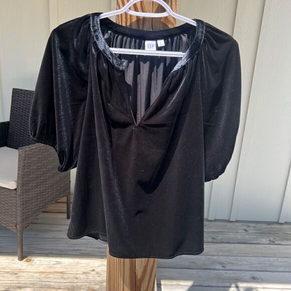 Gap Black Velvet Puff Sleeve V Neck Top- never worn and in perfect condition! - Picture 9 of 9